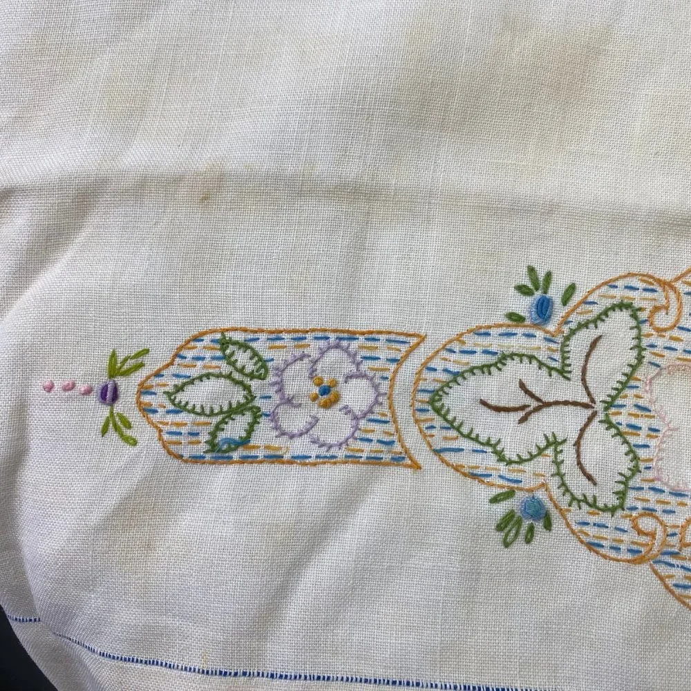 Vintage Linen Table Runner w/ Embroidery 26.5
